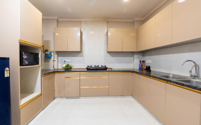 Homlee-Saket Sojourn Stylish 3BHK Flat near Metro