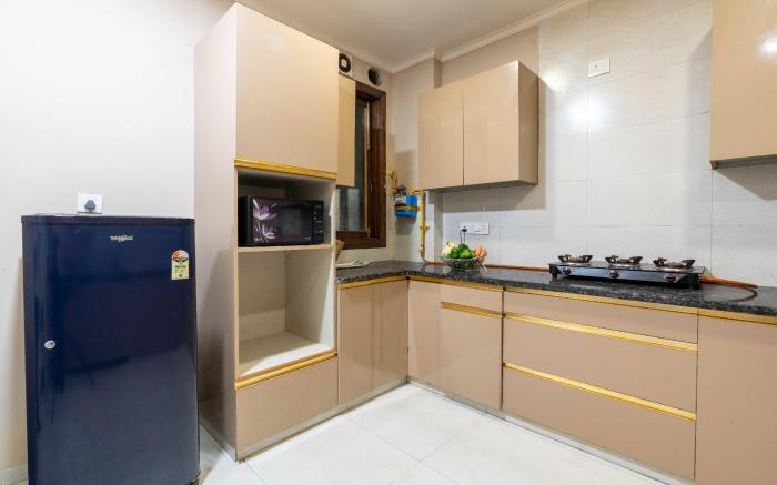 Homlee-Saket Sojourn Stylish 3BHK Flat near Metro