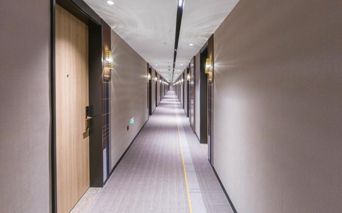 Home Inn Plus Shanghai Lingang Dishuihu Metro Station