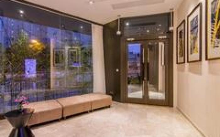 Home Inn Plus Shanghai Zhongshan Park Jiangsu Road Metro Station