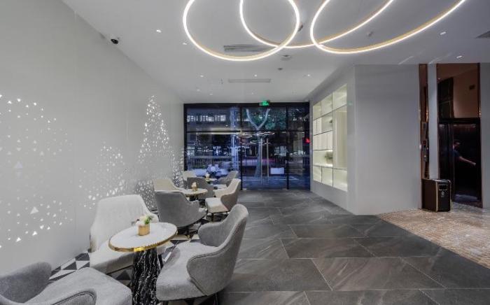 Home Inn Plus Shanghai Railway Staion Yanchang Road Metro Station