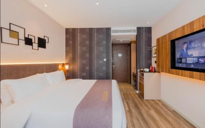 Home Inn Plus Shanghai Pujiang High-Tech Park Lianhang Road Metro Station