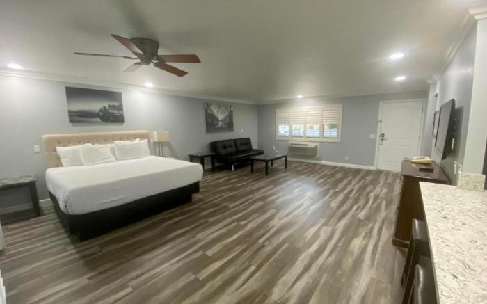 Lone Oak Lodge