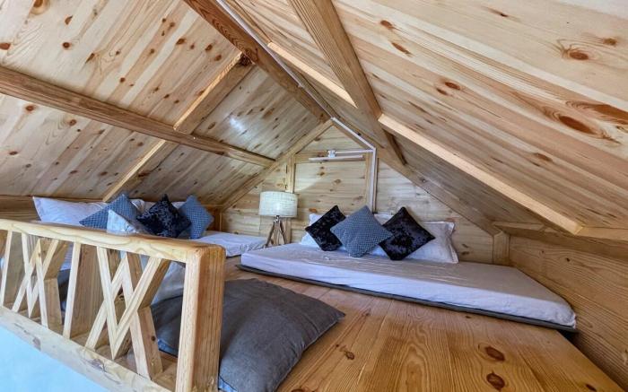 A Cozy Wooden Cabin & Attic | Itsy Bitsy