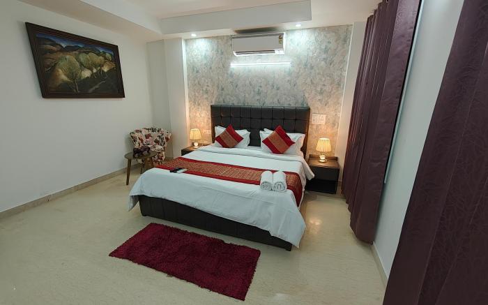 Divine India Service Apartment 4bhk, J45 Saket