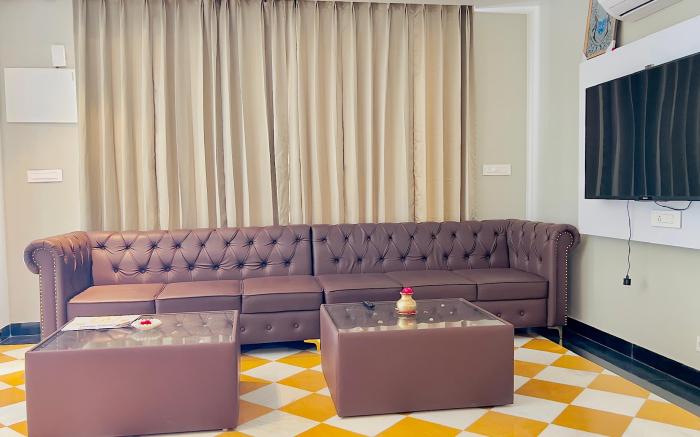 Hotel Pushp Sara Lake View