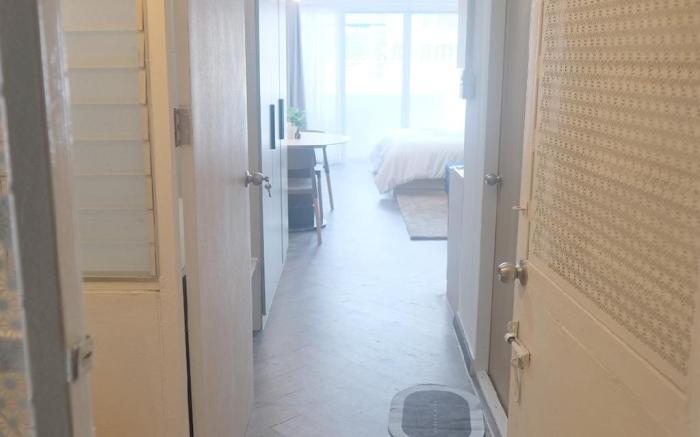 Jaroen Condominium Room 218