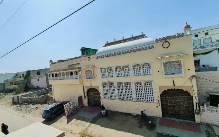 Garh madan guest house 