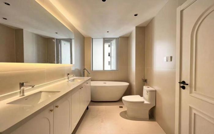 Bund View 3 Bedrooms 4 Beds Apartment