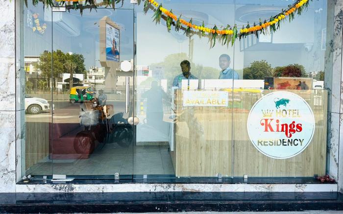 HOTEL KINGS RESIDENCY