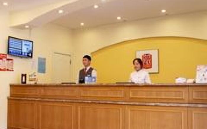 Home Inn Nanjing South Railway Station Shengtai West Road Cuipingshan Metro Station