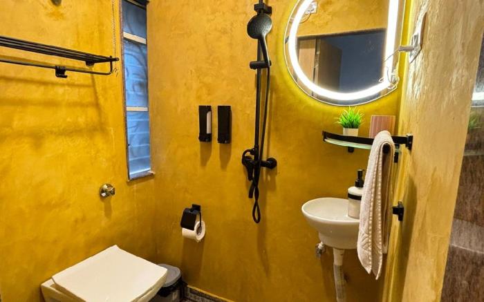 2 BHK Pool Front Apartment @5 mins to Anjuna Beach