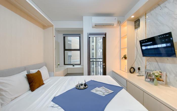 Elegant Comfy Studio Transpark Cibubur By Travelio