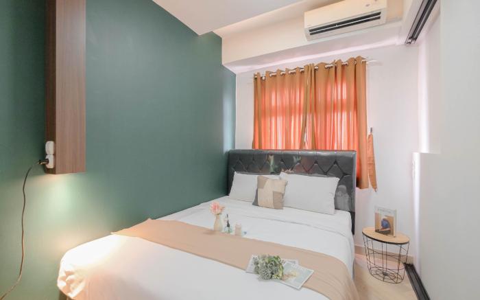 Comfort and Big 1BR Green Pramuka City By Travelio
