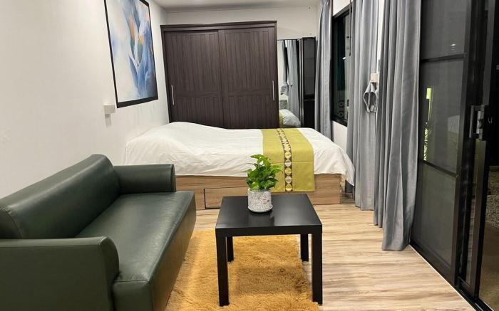 Independent Garden Courtyard, Two Bedrooms, Two Bathrooms, Accommodates 5 People