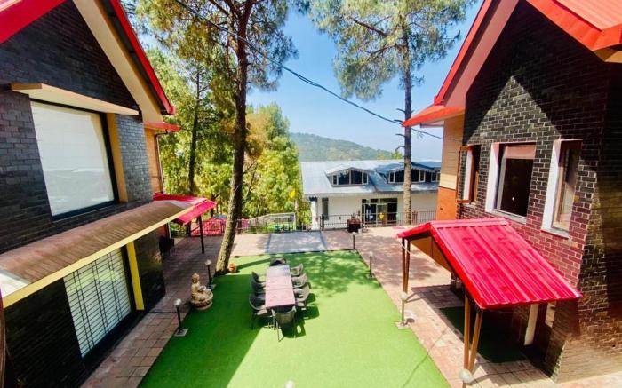 Classic Pine View Villa Kasauli