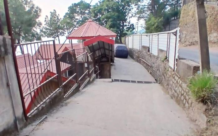 Classic Pine View Villa Kasauli