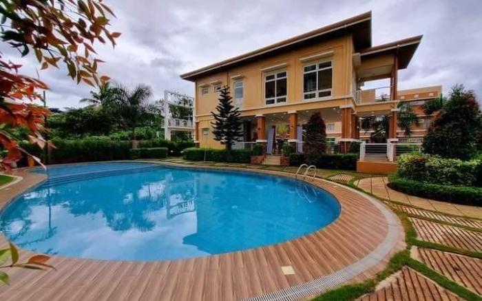 Palawan Cozy Staycation with balcony and pool