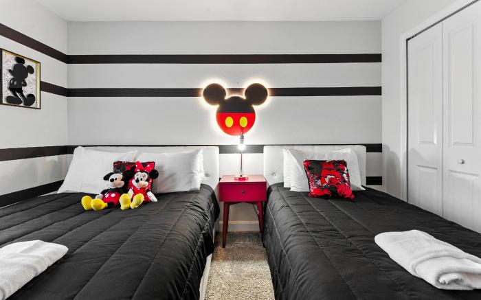 Beautiful Storey Lake Retreat, Minutes from Disney