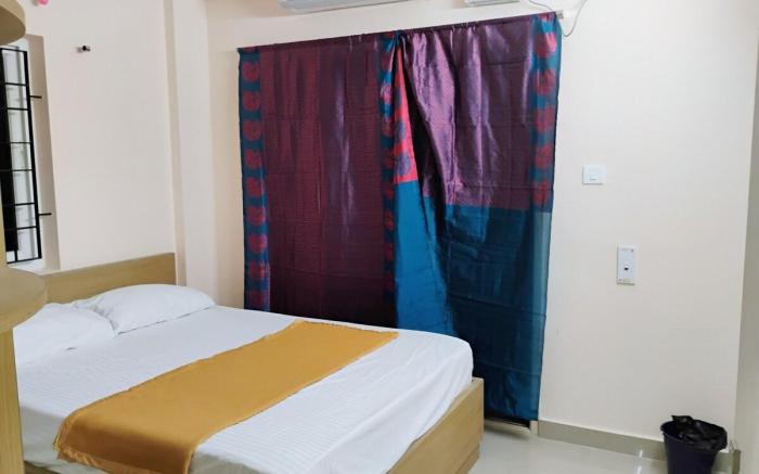 Thiruveesar service apartments 