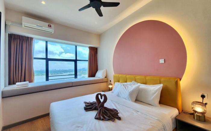 Sea View Morandi Cinema Couple Suites CG Amberside