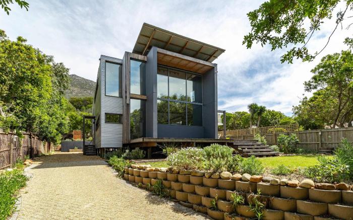 Luxury Eco Home with Garden Cottage - HoutBay