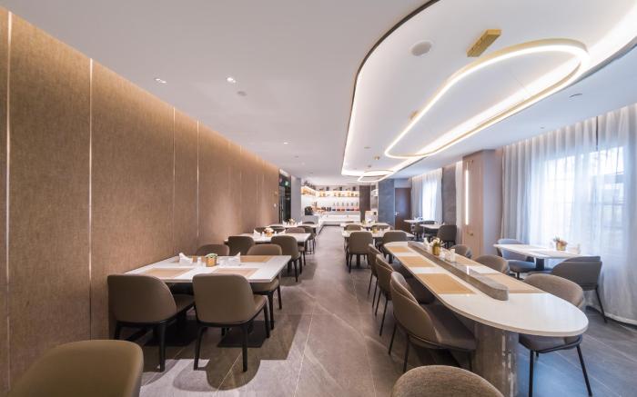 Home Inn Plus Zhuhai Gongbei Port