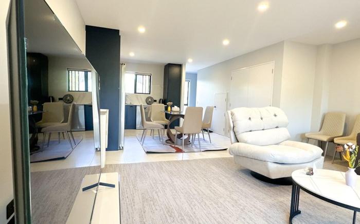 Graceful Stay 3BR beside UC