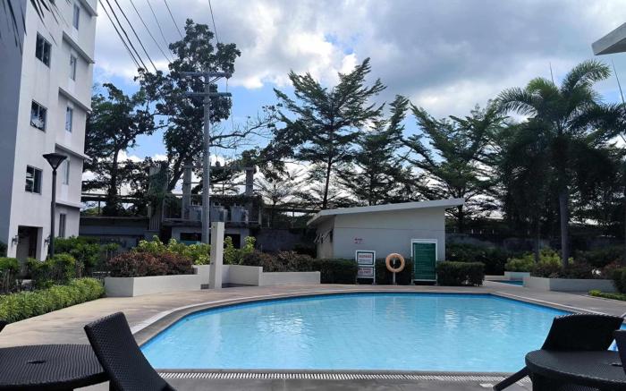 2bdr condo rental free wifi,netflix,pool,parking