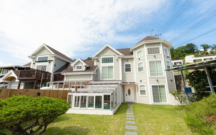 Gyeongju Sky Lake Pool Villa