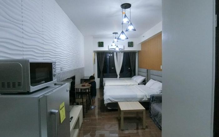 Makati Air 57F; double-beds, 4pax, good location