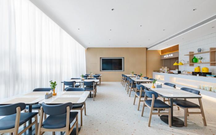 Home Inn Qingdao Heilongjiang North Road Chengzhongcheng Fenggang Road Metro Station
