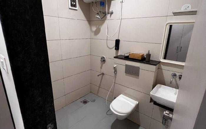 Hamlet Studio Apt with hill view, Pune