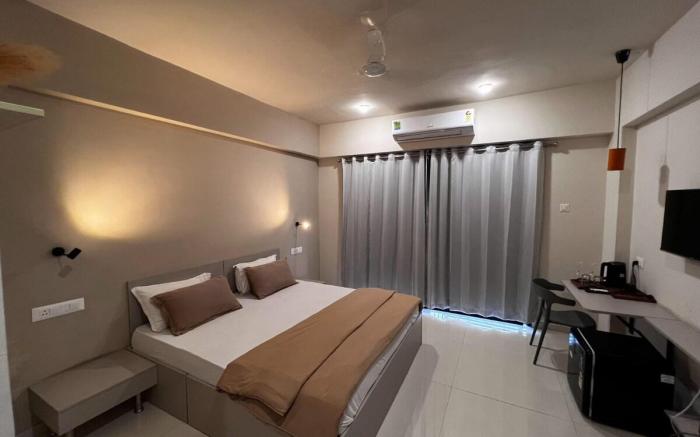 Hamlet Studio Apt with hill view, Pune