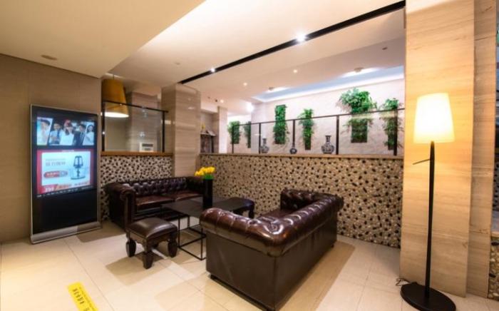 Home Inn Plus Beijing Dongsi Zhangzizhong Road Metro Station
