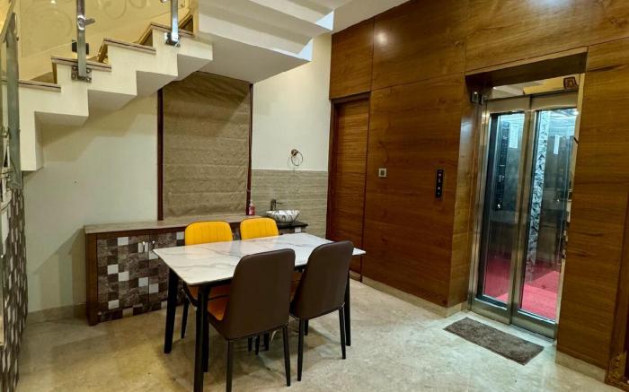 Ultra Luxurious 4 Floor Villa