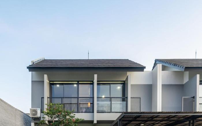 Arumnala with butler and Breakfast at KBP