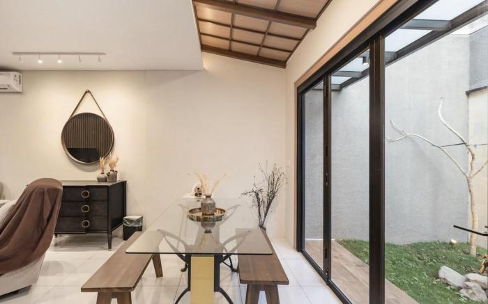 Arumnala with butler and Breakfast at KBP