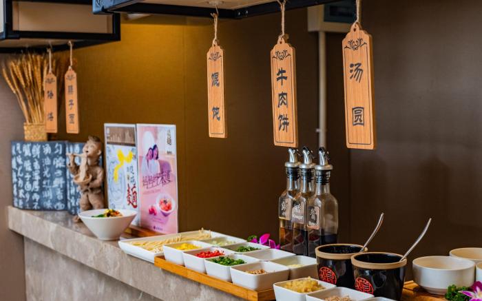 Home Inn Plus Xi'an High-tech Zone Jinye First Road Zhangba Fourth Road Metro Station