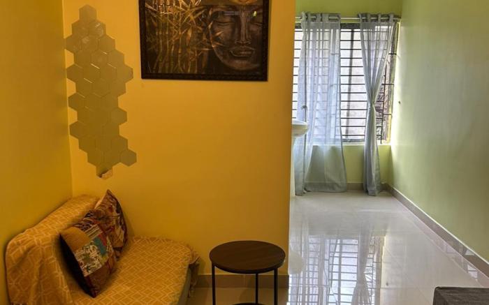 Bimban’s A quaint 1bhk with balcony.