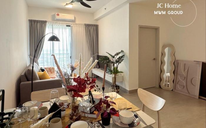 Creamy house | Sunsuria Walkable to SCCC By MWM