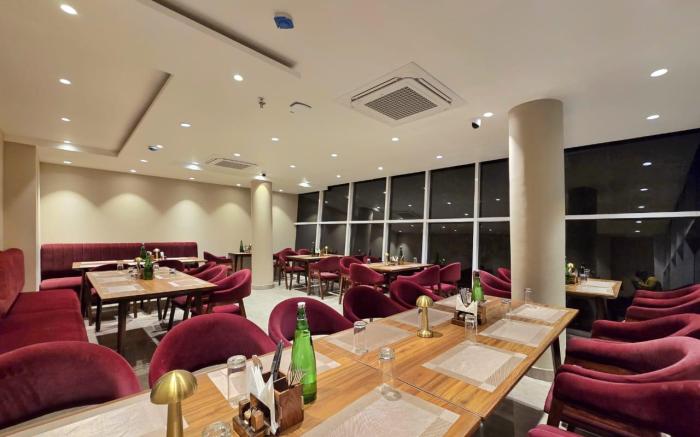 Hotel 7 Days Inn