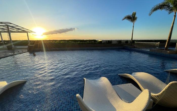 Luxury 1 Bedroom across Okada II Balcony w View