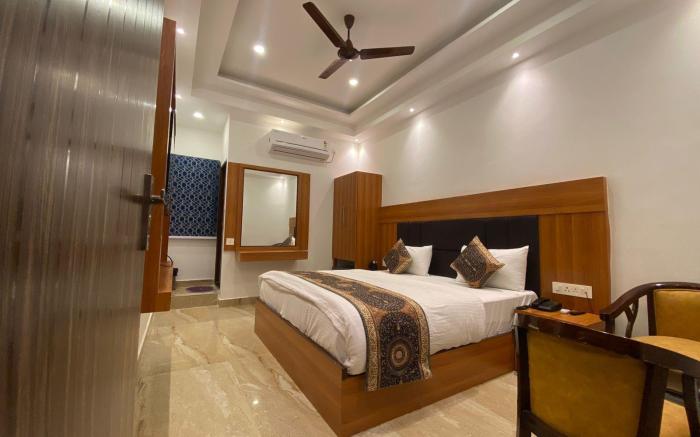 Hotel Varuna Grand