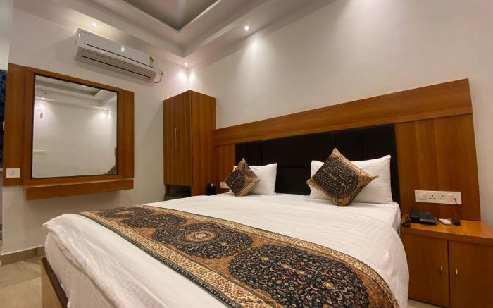 Hotel Varuna Grand