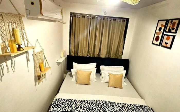 The Pali Nook
Cozy Bandra Escape