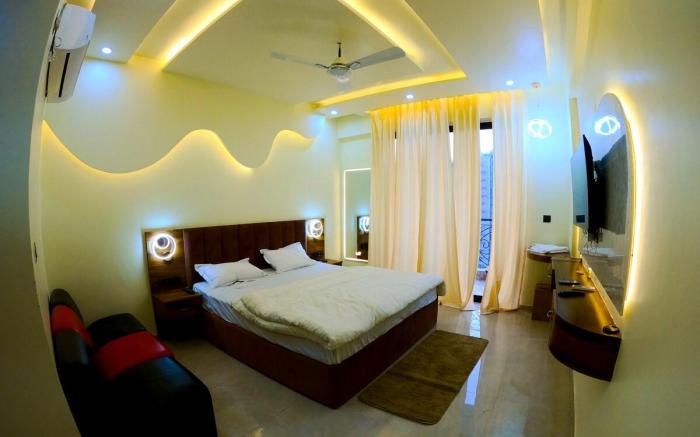 Comfort Stay In Omaxe Hazratganj