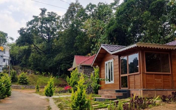 Wood House Honeymoon Cottage