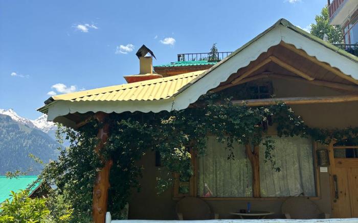 Vishuddhi Mud House-Relax & Reconnect by Homeyhuts