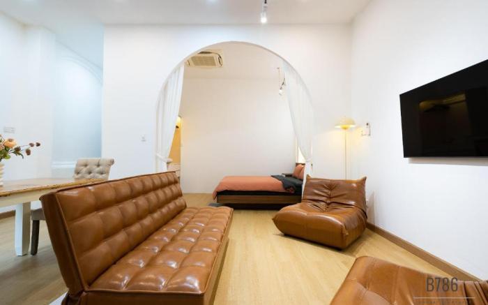 B786 Airport Homestay